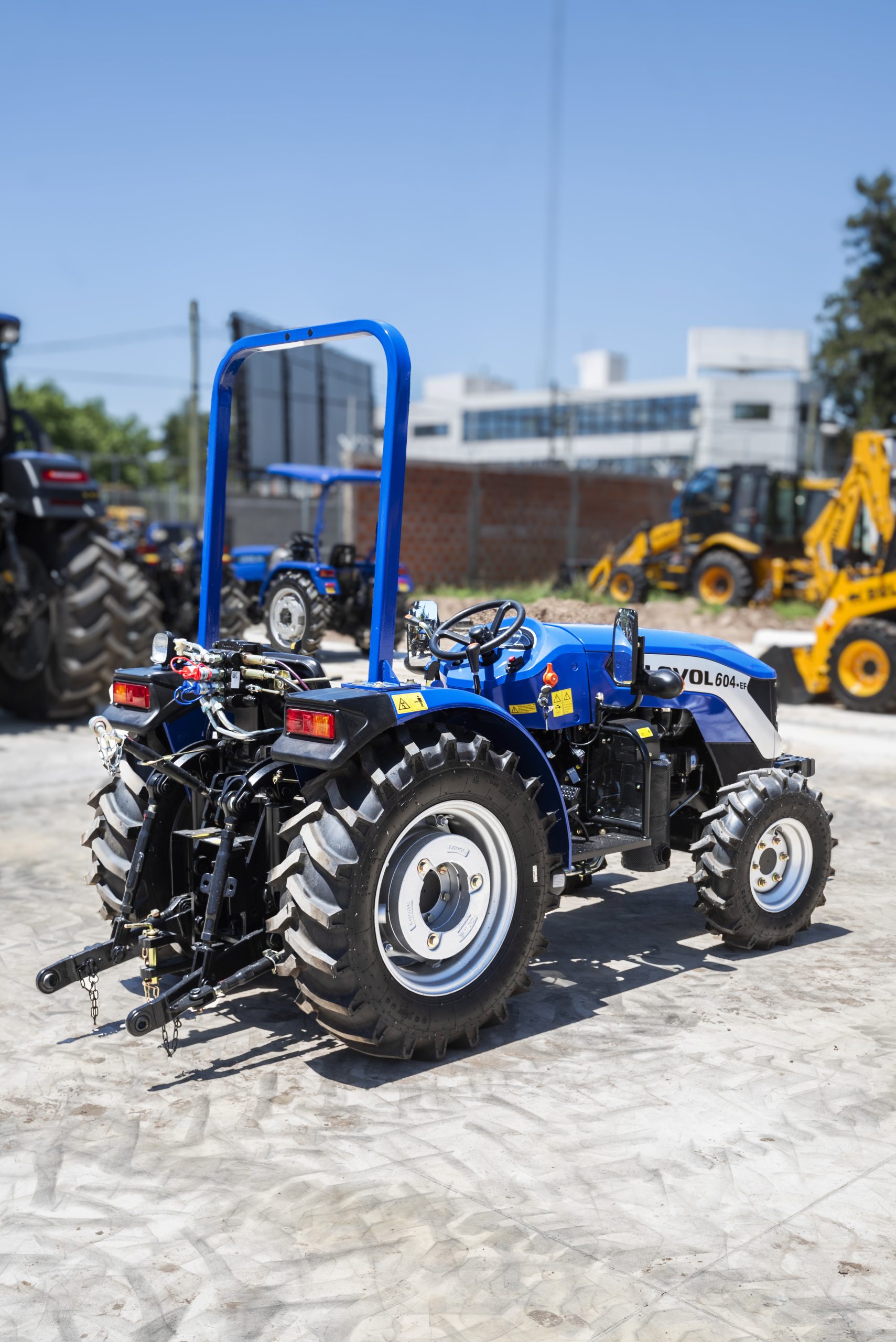 Tractor Lovol Tef604 60hp 4x4 Angosto Frutero Viñatero - Imagen 4